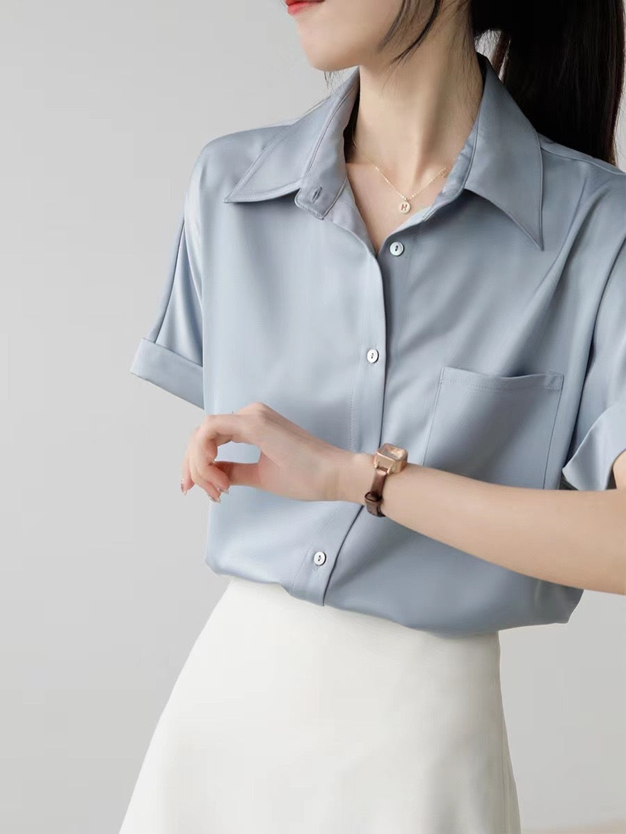 Damen Satinbluse mit modernem Kragen und eleganten Rollärmeln Echo Archiv