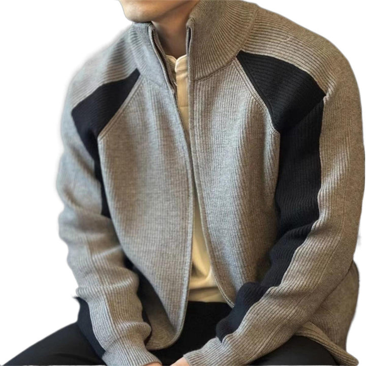 Herren Strick-Zipjacke mit Kontrastpanele, Stehkragen und markanter Rippenstruktur Echoarchiv