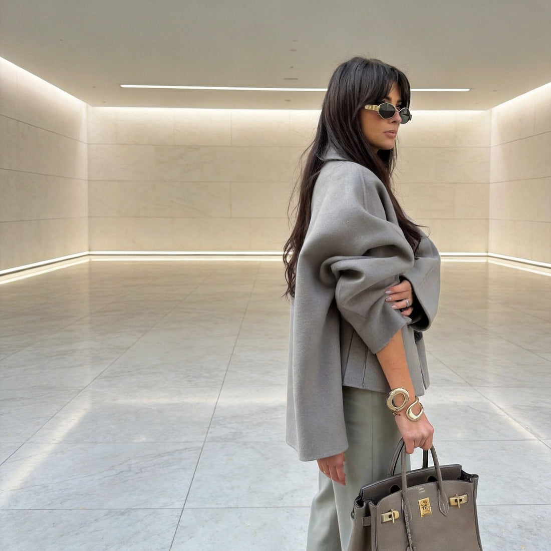 Damen Kurzjacke im Oversize-Stil mit V‑Ausschnitt Raglanärmeln und Eingrifftaschen Echo Archiv