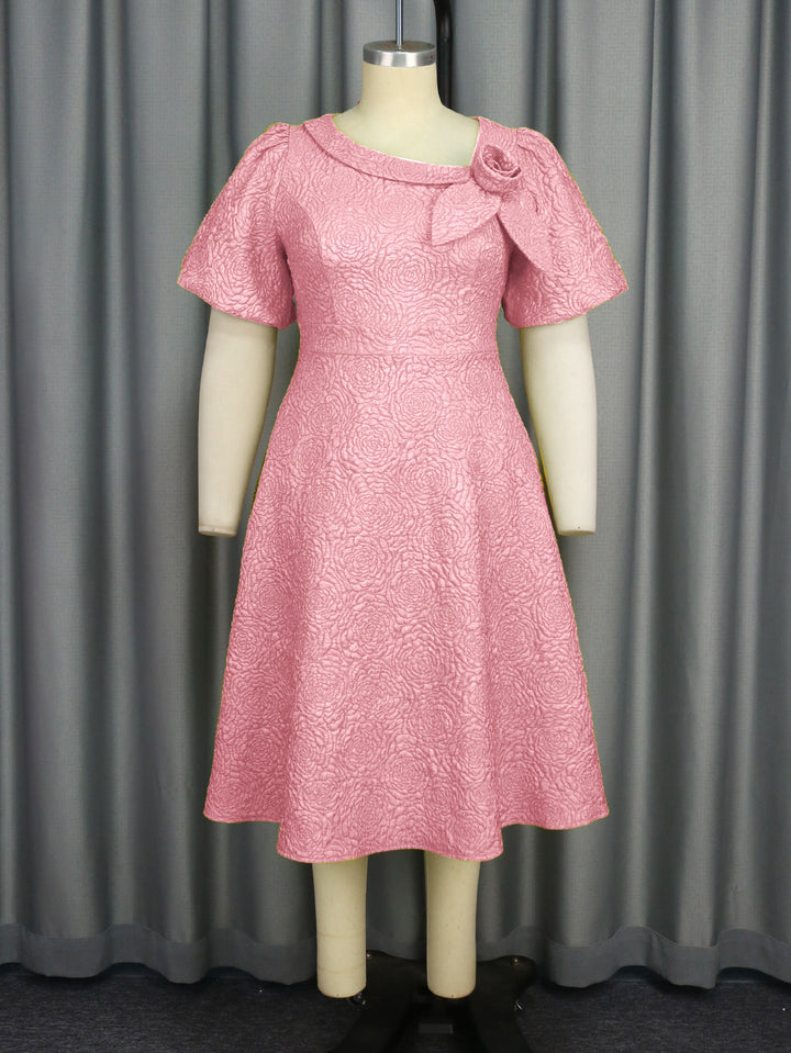 Damen Elegantes Kleid mit strukturierter Blumenapplikation Echo Archiv