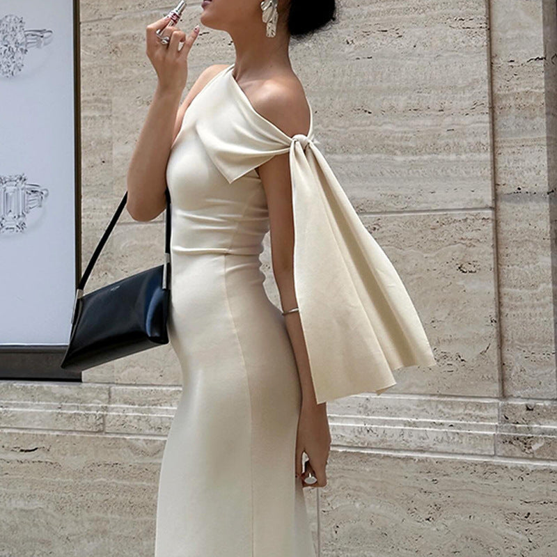 Damen Maxikleid mit asymmetrischem Ausschnitt und raffiniertem Schleifendetail Echo Archiv