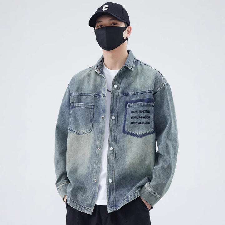 Herren Jeanshemd mit modernem Design und einzigartigen Schriftzügen Echoarchiv