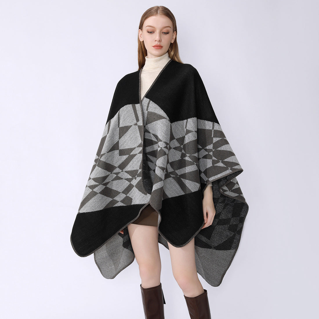 Damen Großer Strickponcho im Cape‑Schnitt mit Ziernaht und geometrischem Intarsia – Veloura