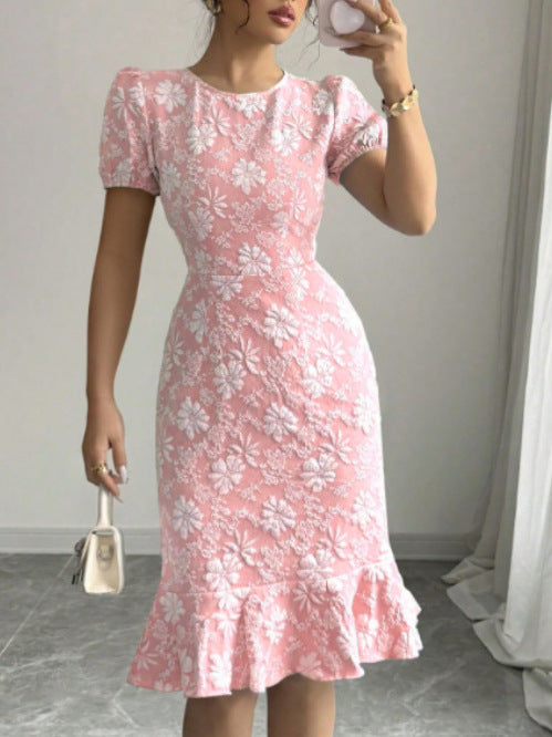 Damen Kleid mit floralem Spitzenmuster und fließendem Saum Echo Archiv
