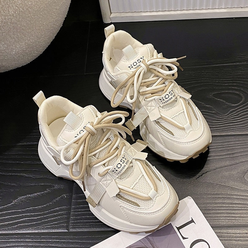 Damen Chunky-Plateau-Sneaker mit atmungsaktivem Mesh und montierten Riemen – Névara