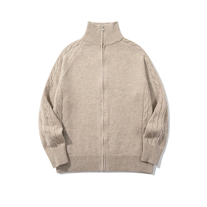 Herren Grobstrick‑Zipjacke mit Funnelkragen, Raglanärmeln und Zopfmuster Echoarchiv