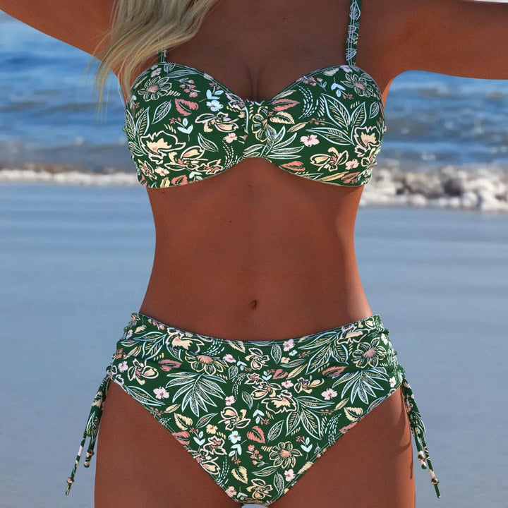 Damen Bikini-Set mit stilvollem Karomuster und goldfarbenen Akzenten Echoarchiv