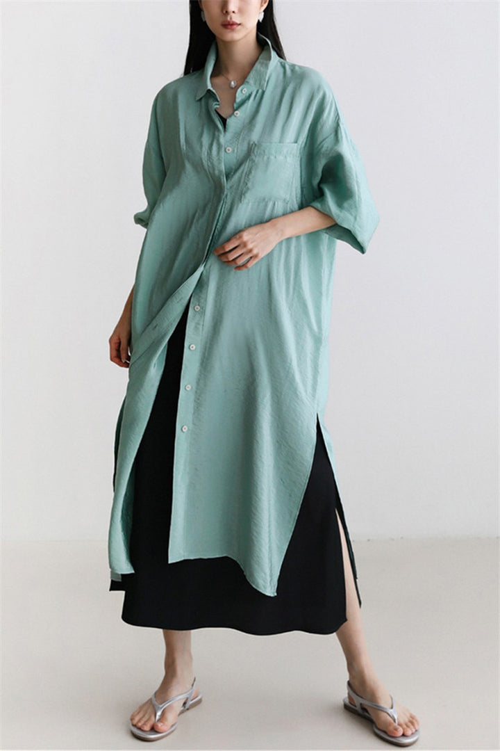 Damen Langer Satin‑Effekt Duster mit Stehkragen, Oversize‑Schnitt und tiefen Seitenschlitzen – Montévia