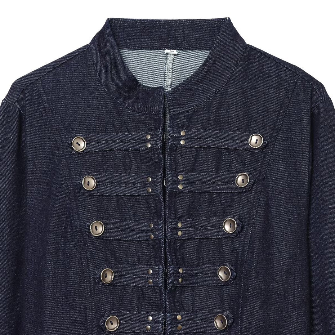 Damen kurze Denim‑Militärjacke mit Stehkragen und dekorativer Zierknopfleiste Echo Archiv