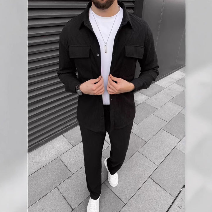 Herren modische Freizeithose mit passendem Hemd Echoarchiv