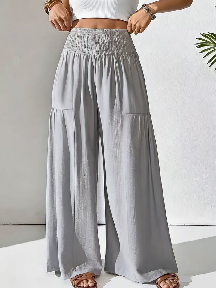 Damen weite Palazzo-Hose mit gerafftem Smock-Bund und Stufendetails – Avélisse