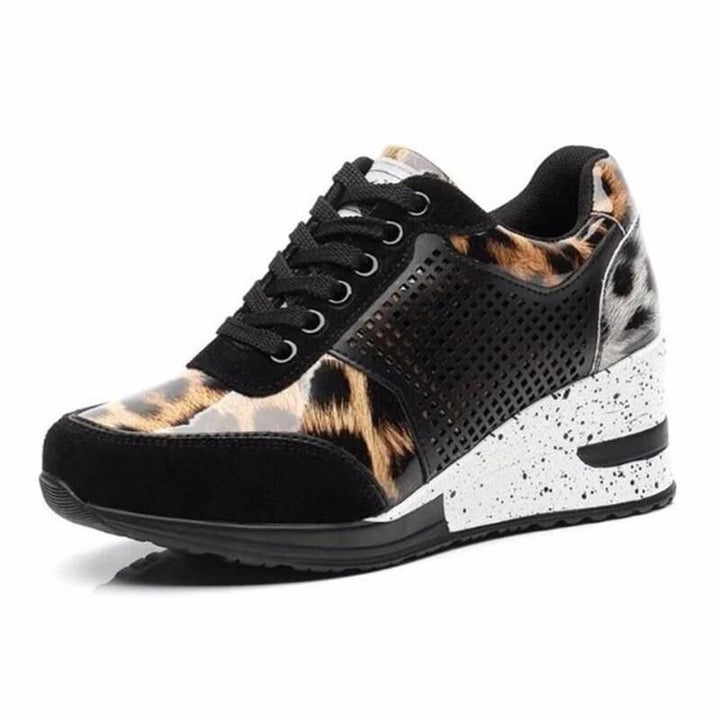 Damen Keilabsatz-Sneaker mit Mesh-Details und gepolstertem Komfort-Fußbett – Névara