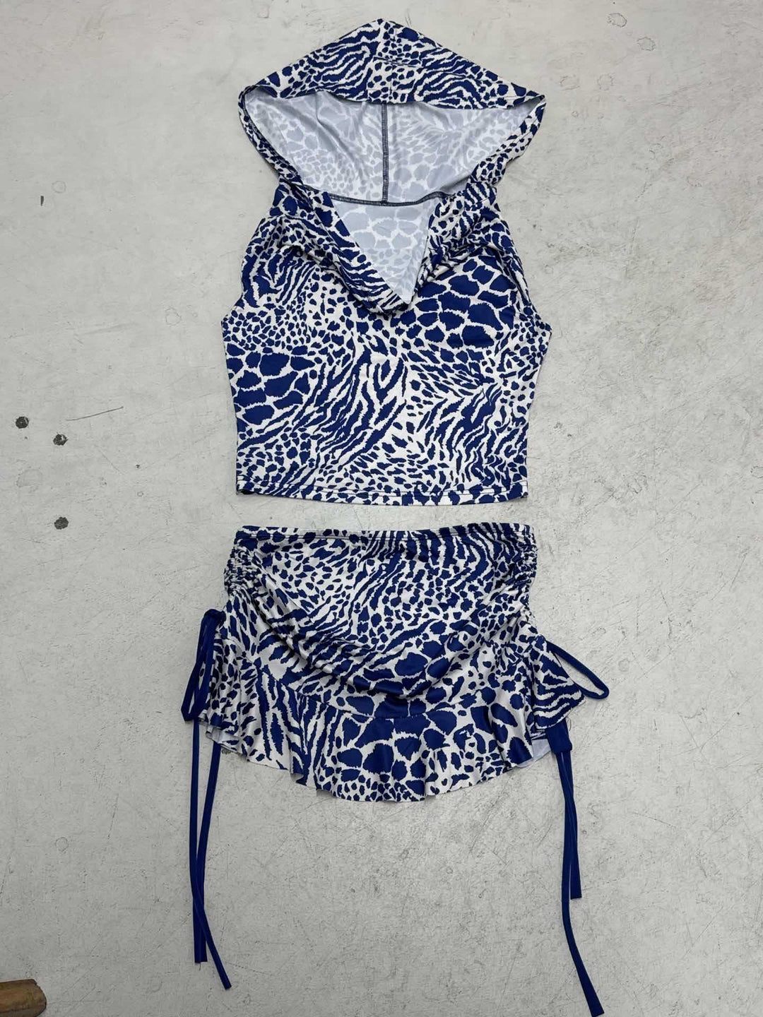 Damen sportliches Bikiniset mit Kapuze und verspieltem Rüschen-Design Echo Archiv