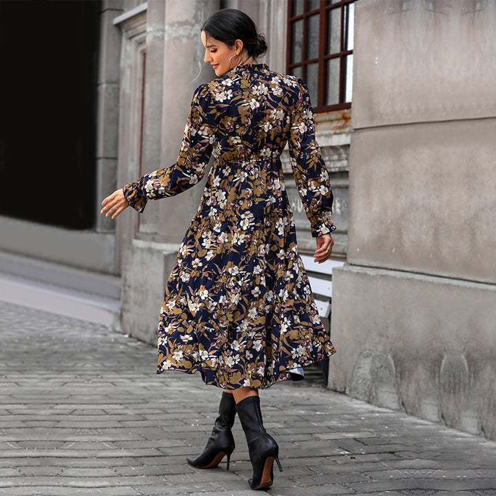 Damen Fließendes Blumen‑Midikleid mit V‑Ausschnitt, Smok‑Taillenband und Stufenrock Echoarchiv