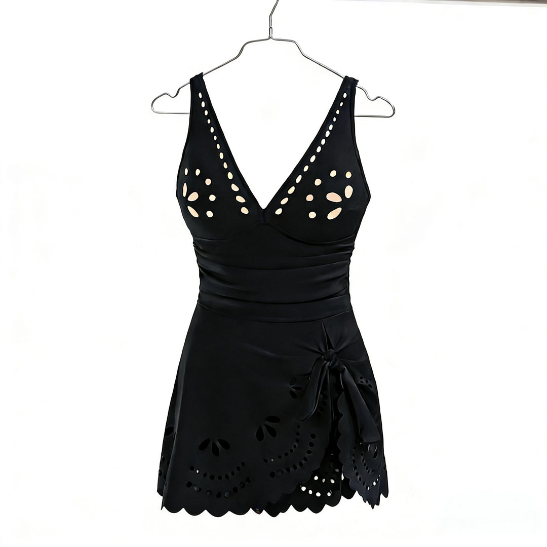 Damen Bademode mit raffinierten Cut-Outs Echo Archiv