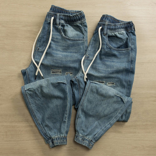 Herren lässige Jeans mit modischem Destroyed-Look Echoarchiv