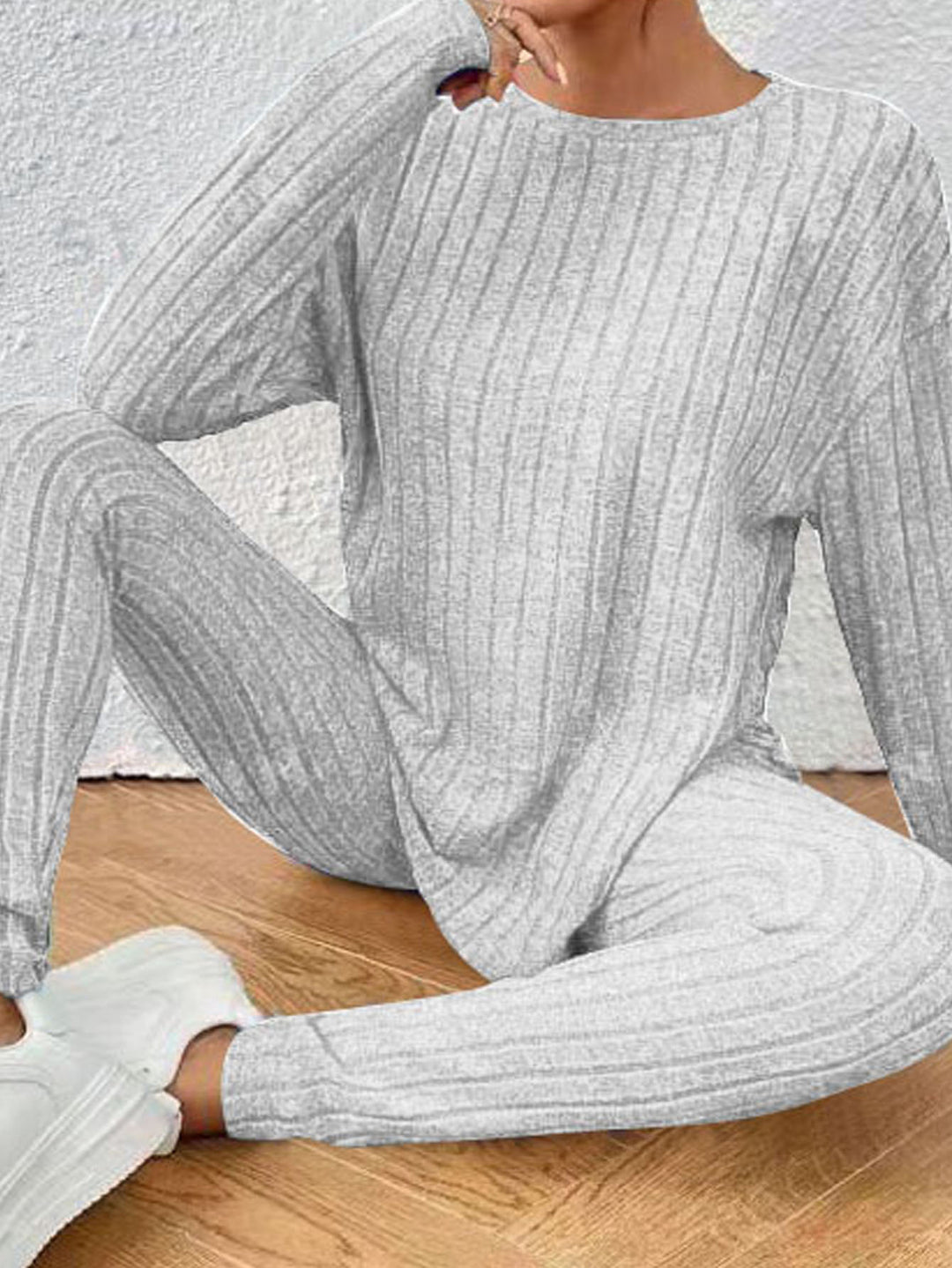 Damen Geripptes Relax‑Zweiteiler aus Feinstrick mit Rundhalsausschnitt und Slim‑Jogger – Élanora