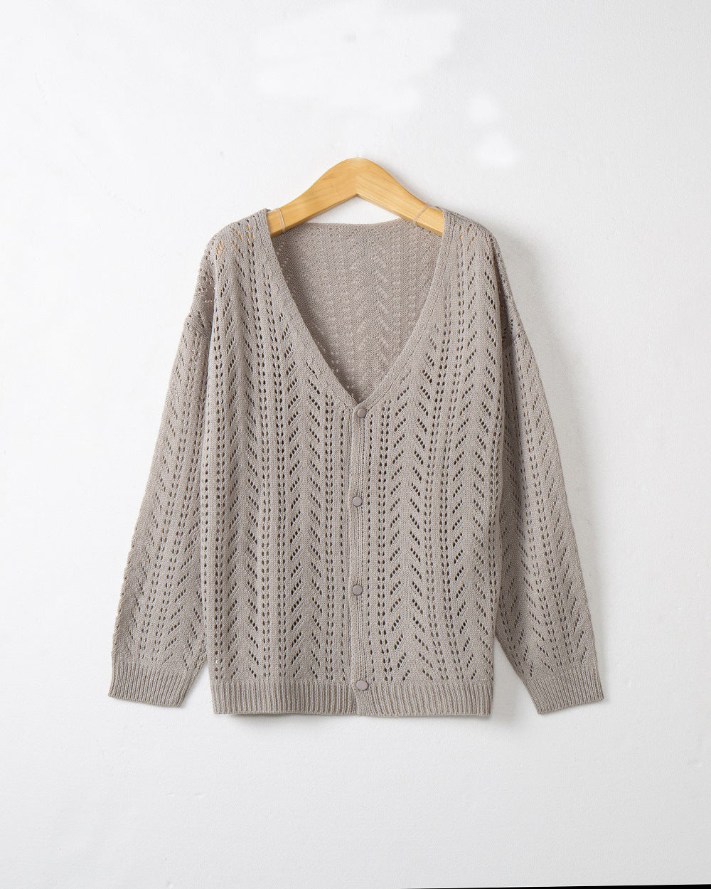 Damen Leichte Ajour-Strickjacke mit tiefem V-Ausschnitt und Knopfleiste Echo Archiv