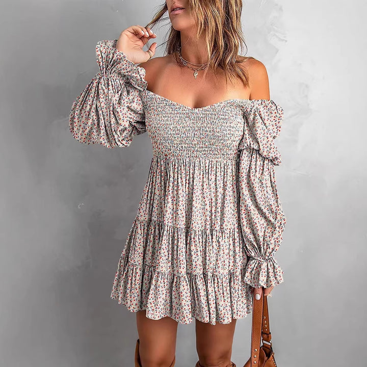 Damen Off-Shoulder Minikleid mit Smok-Oberteil, Volantstufen und gerafften Ballonärmeln – Élara