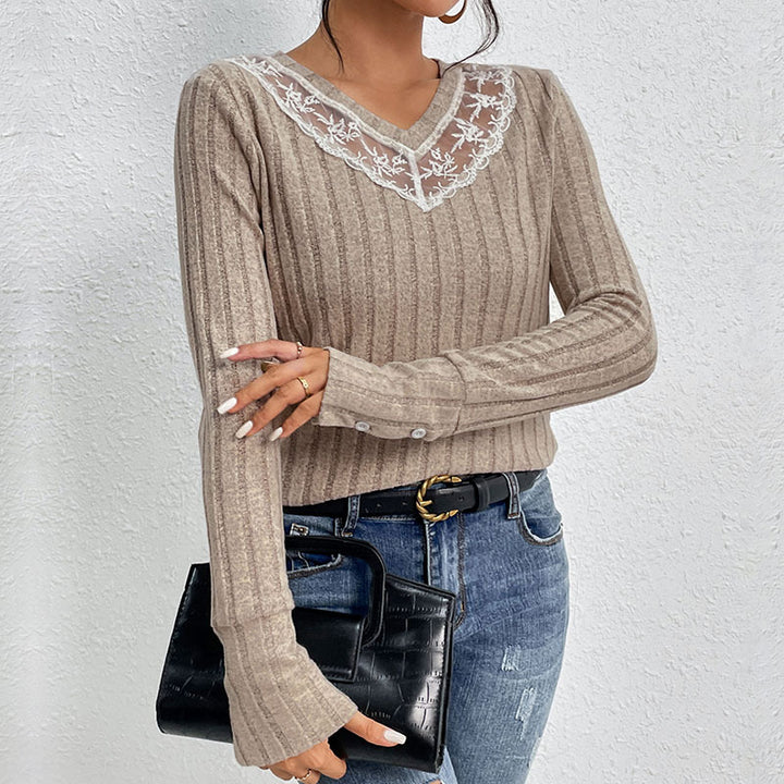 Damen Taillierter Rippstrick‑Pullover mit transparentem Spitzeneinsatz am V‑Ausschnitt Echoarchiv