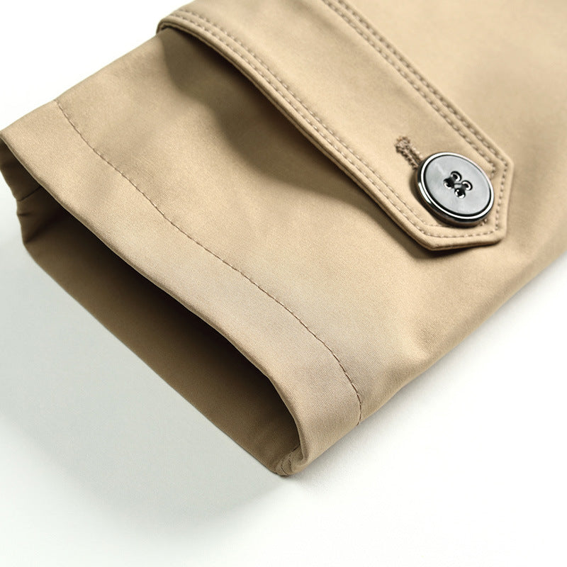 Herren Schmal geschnittener Trenchcoat mit Reverskragen und dezenter Knopfleiste Echoarchiv