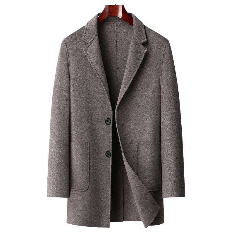 Herren eleganter Wollmantel mit modernem Schnitt und praktischen Taschen Echoarchiv