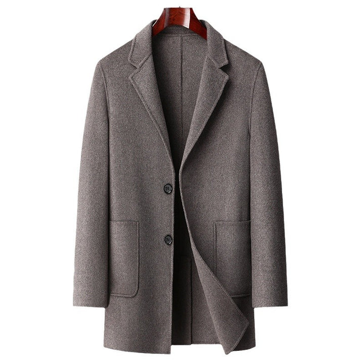 Herren eleganter Wollmantel mit modernem Schnitt und praktischen Taschen Echoarchiv