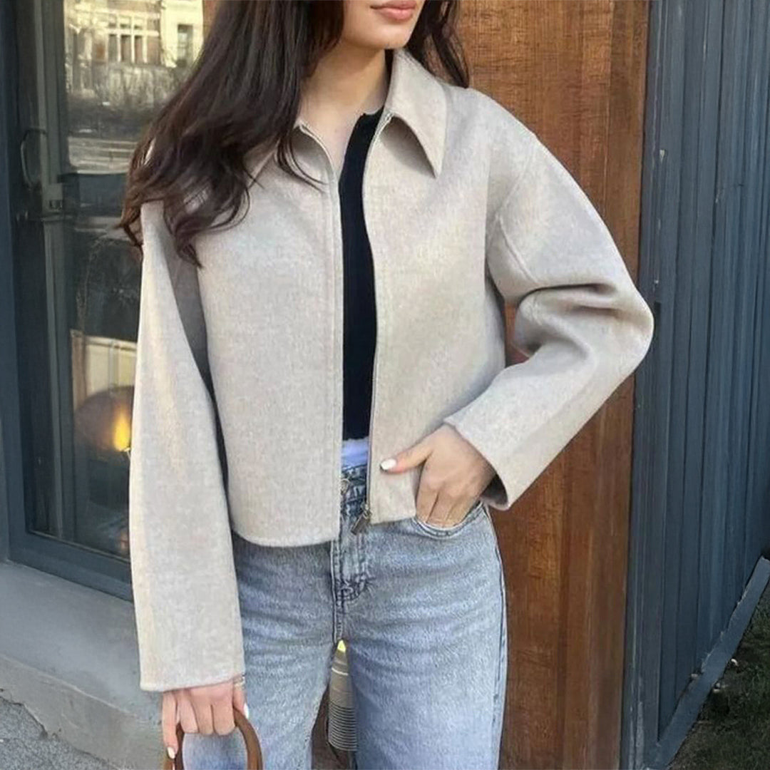 Damen kaschmirähnliche Wolljacke mit durchgehendem Reißverschluss, oversized Schnitt und Hemdkragen – Célinea