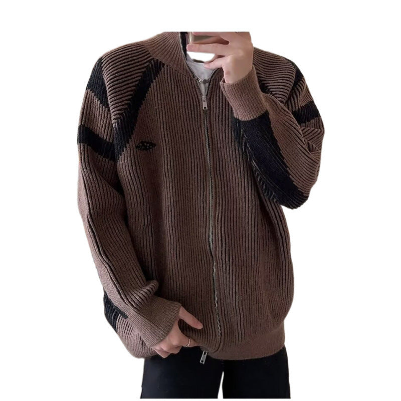 Herren modische Strickjacke mit modernem Zipper und auffälligem Streifenmuster Echoarchiv