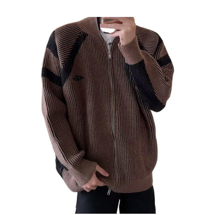 Herren modische Strickjacke mit modernem Zipper und auffälligem Streifenmuster Echoarchiv