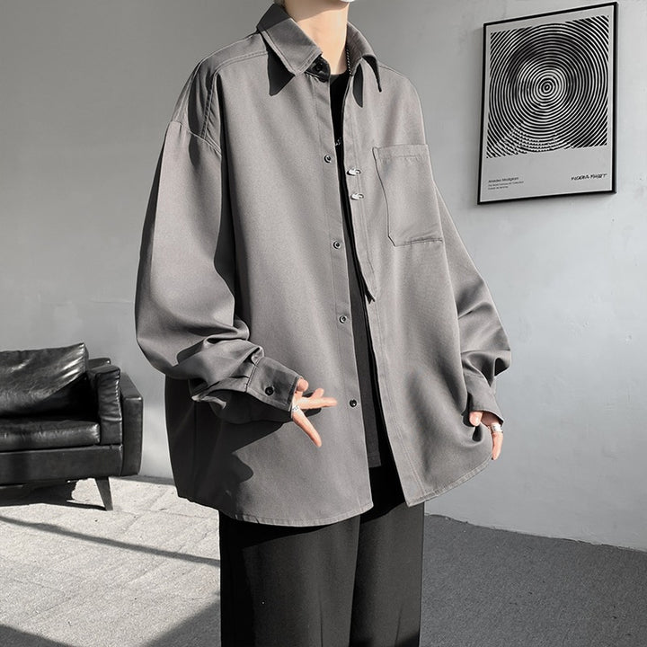 Unisex Oversize Hemdjacke im minimalistischen Utility-Look mit Brusttasche und verdeckter Knopfleiste Echoarchiv