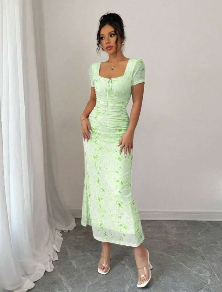Damen Maxikleid mit floralen Mustern und dekorativem Wickeldetail Echo Archiv