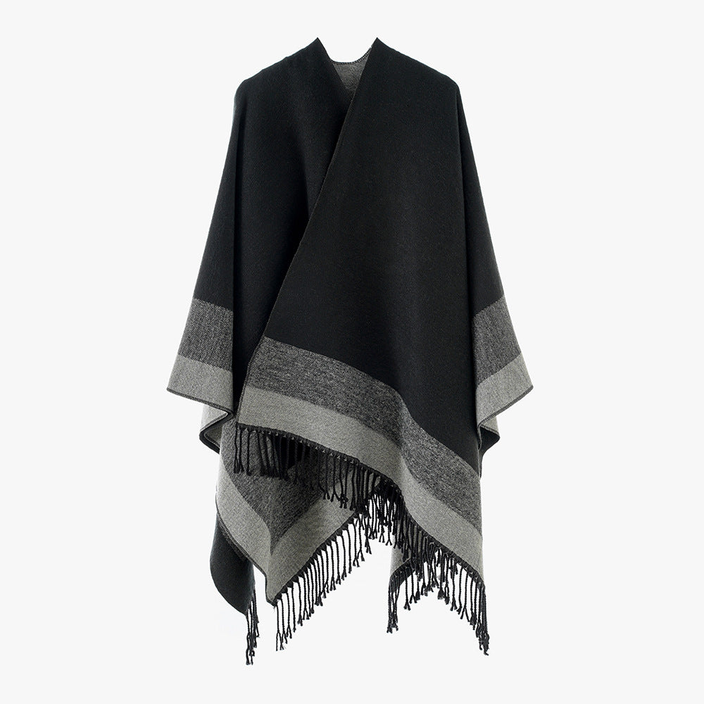 Damen Rechteckiger Wollmix‑Poncho mit offener Front, feiner Kettelnaht und Fransensaum – Avérine