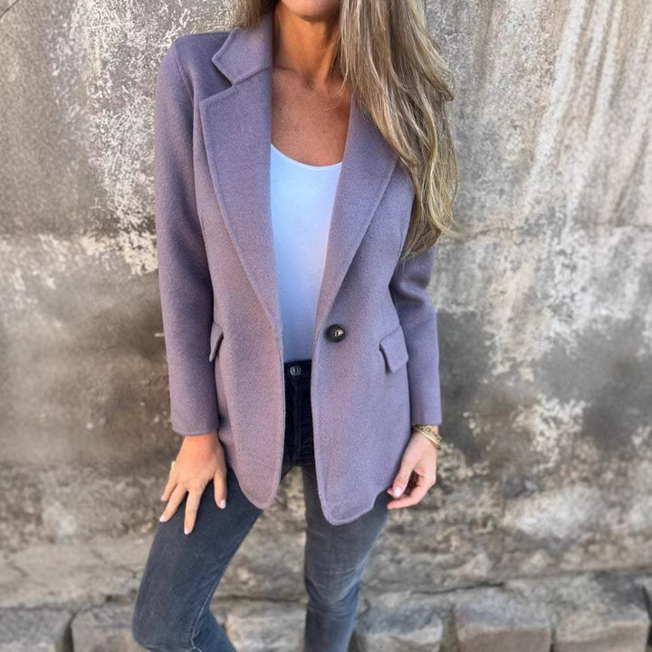 Damen taillierter Bouclé-Blazer mit fallendem Revers und Ein-Knopf-Detail – Valéne