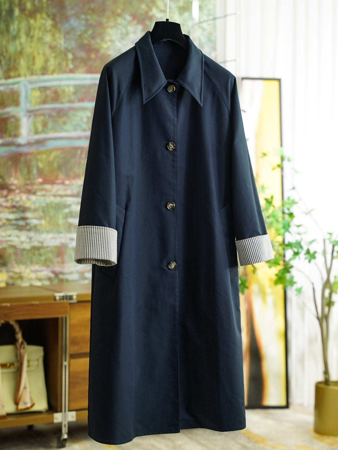 Damen Eleganter Trenchcoat mit Kontrastdetails Echoarchiv