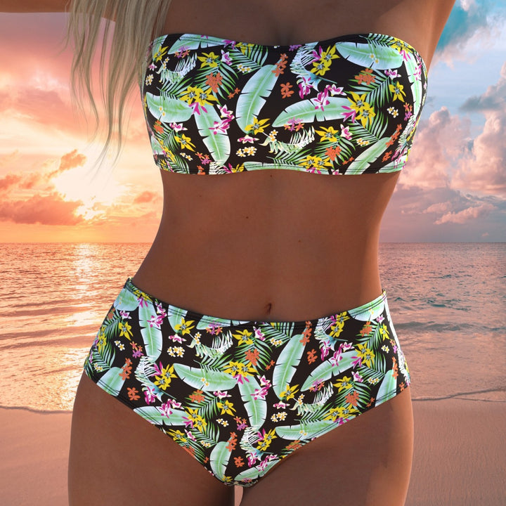 Damen Bandeau-Bikini mit hochgeschnittenen Pants und buntem Bedruck Echo Archiv