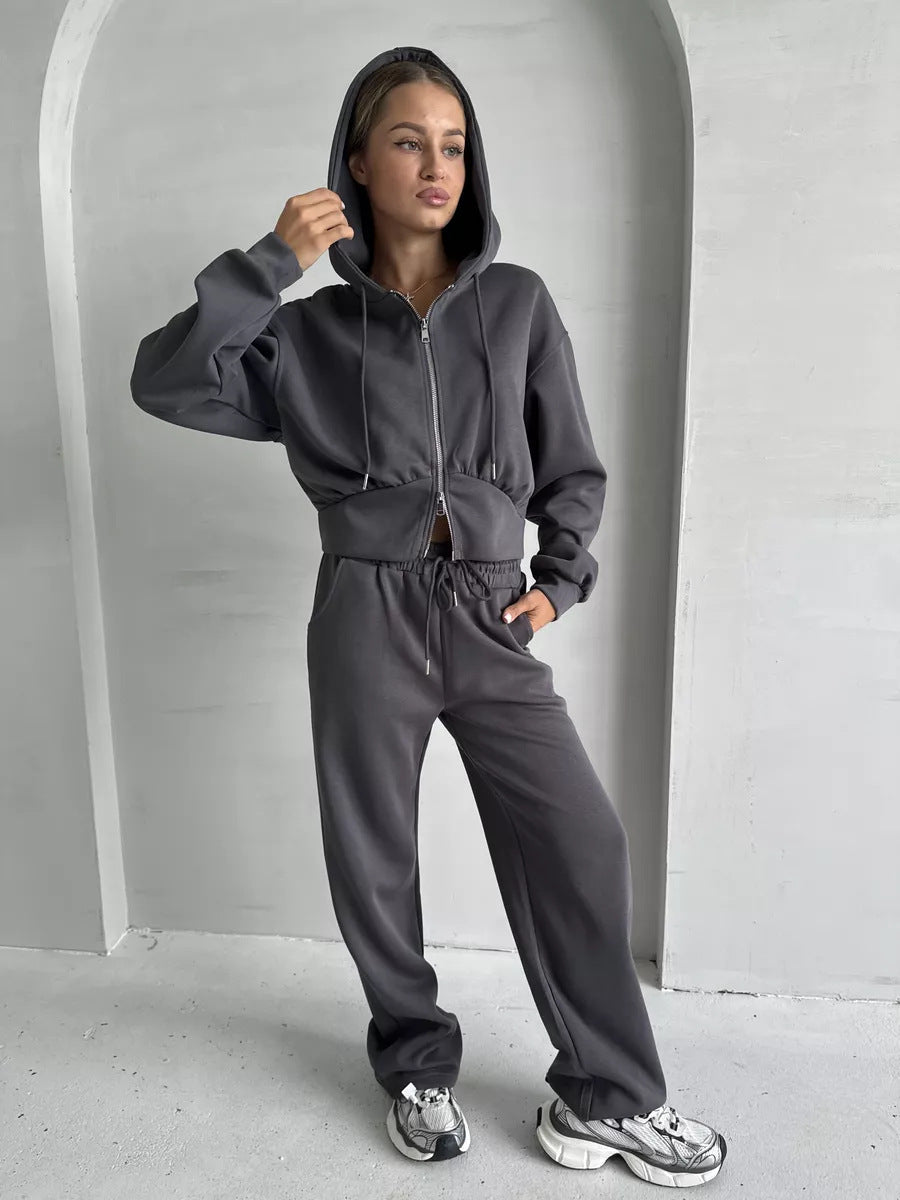 Damen gekürzte Zip-Kapuzenjacke mit formender Taillennaht und relaxed High-Waist Loungehose – Auréline