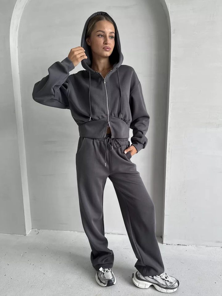 Damen gekürzte Zip-Kapuzenjacke mit formender Taillennaht und relaxed High-Waist Loungehose – Auréline