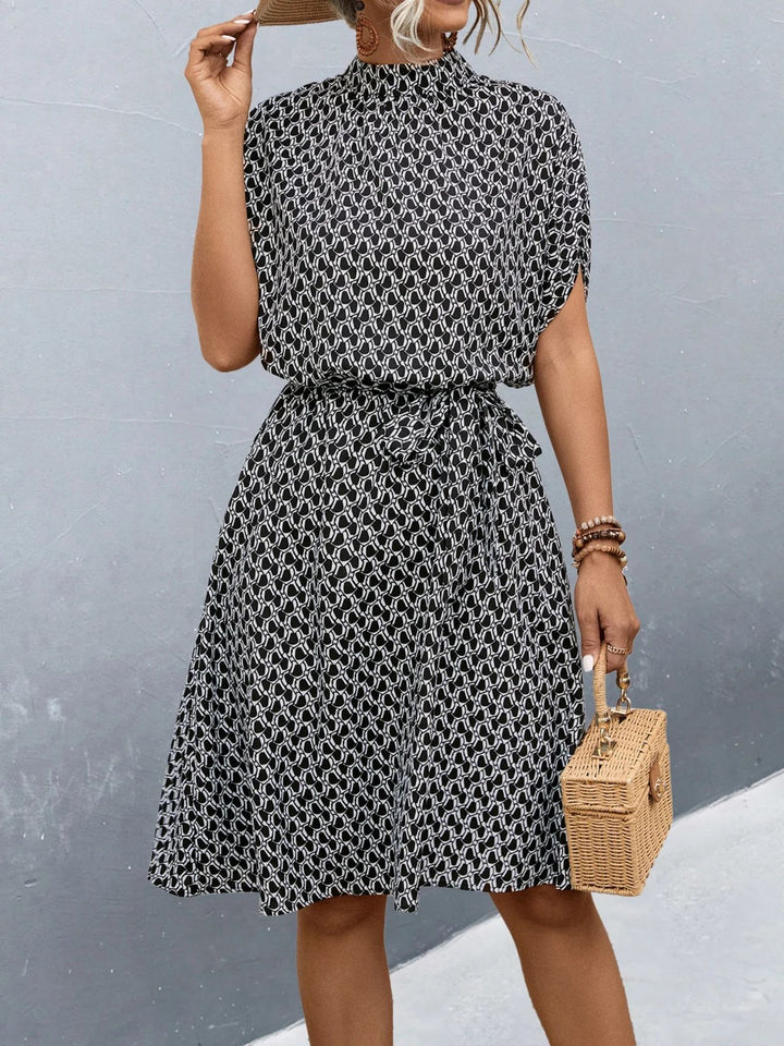 Damen Midikleid mit elegantem Bindegürtel und modischem Stehkragen Echo Archiv