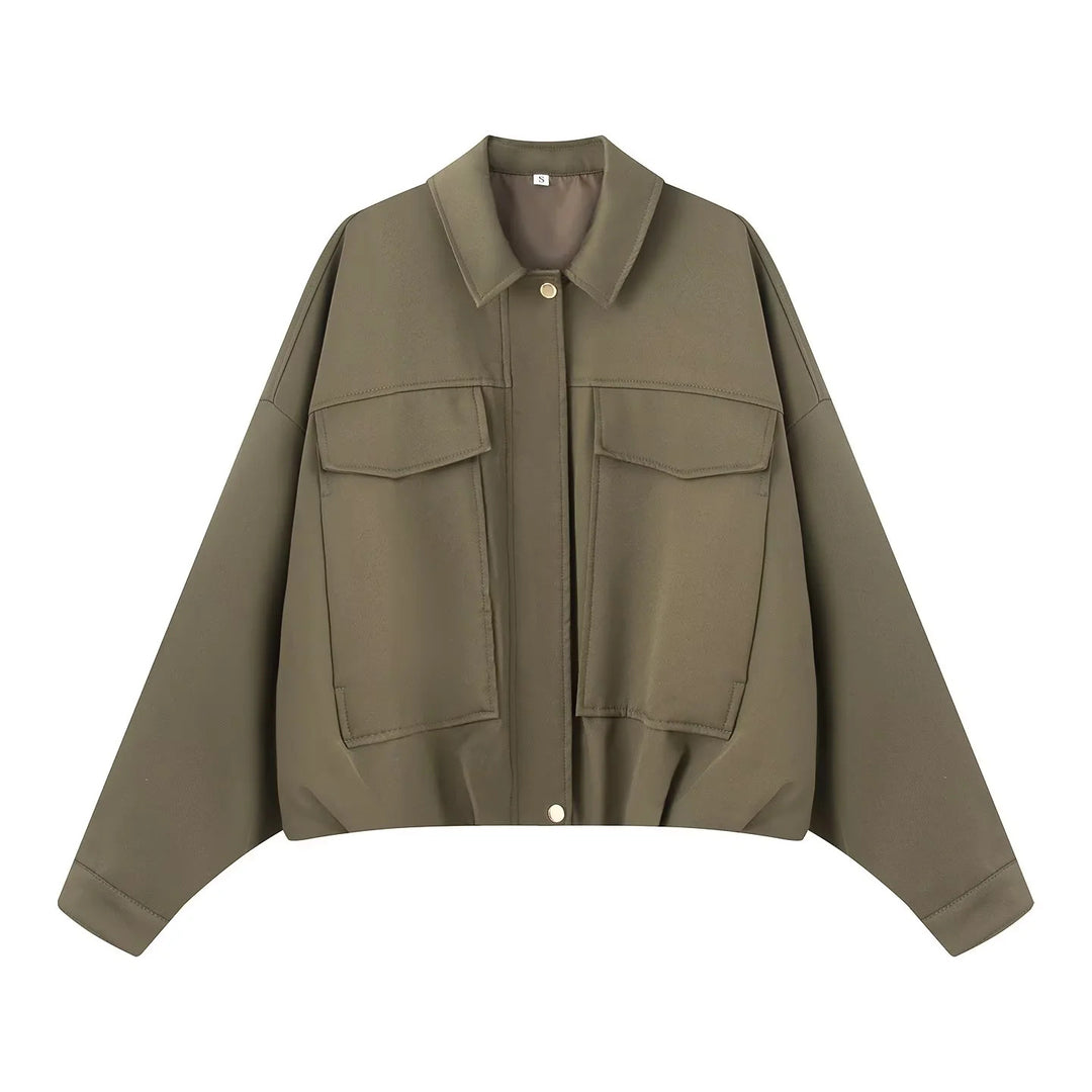 Damen cropped Overshirt-Jacke mit überlanger Ärmelpartie, großen Pattentaschen und verdeckter Druckknopfleiste – Célinea