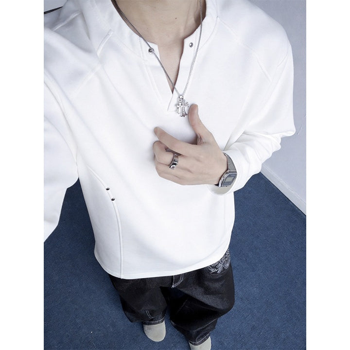 Herren Oversize-Sweatshirt mit V‑Schlitz, Raglanärmeln und Nieten-Details Echo Archiv