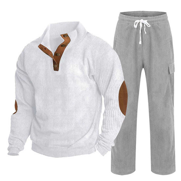 Herren nan Strick-Freizeitset mit Knopfleiste und Ellenbogenaufnähern sowie Cord-Cargohose Echo Archiv