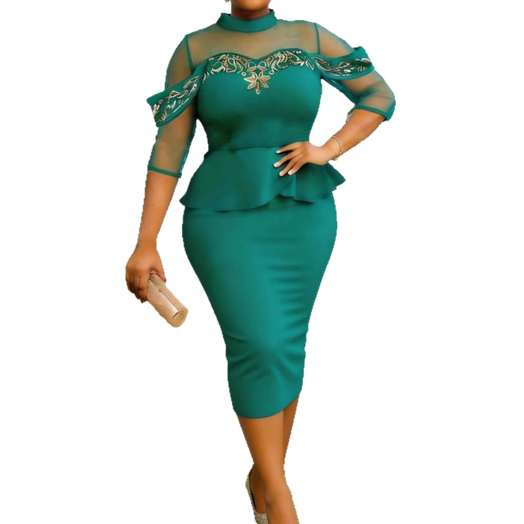 Damen figurbetontes Kleid mit transparenten Ärmeln und raffiniertem Tüllüberwurf Echo Archiv