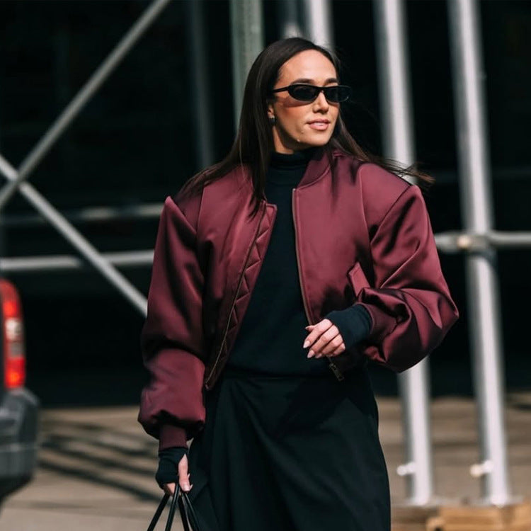 Damen Kurzer Satin‑Bomber mit kastiger Silhouette, Pattentaschen und elastischem Bündchen Echoarchiv