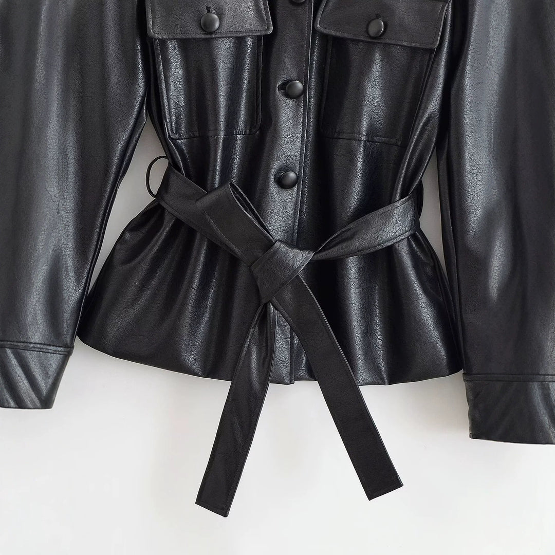 Damen Taillierte Kunstlederjacke mit Bindegürtel, Stehkragen und Pattentaschen Echo Archiv
