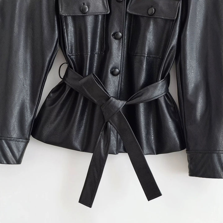 Damen Taillierte Kunstlederjacke mit Bindegürtel, Stehkragen und Pattentaschen Echo Archiv