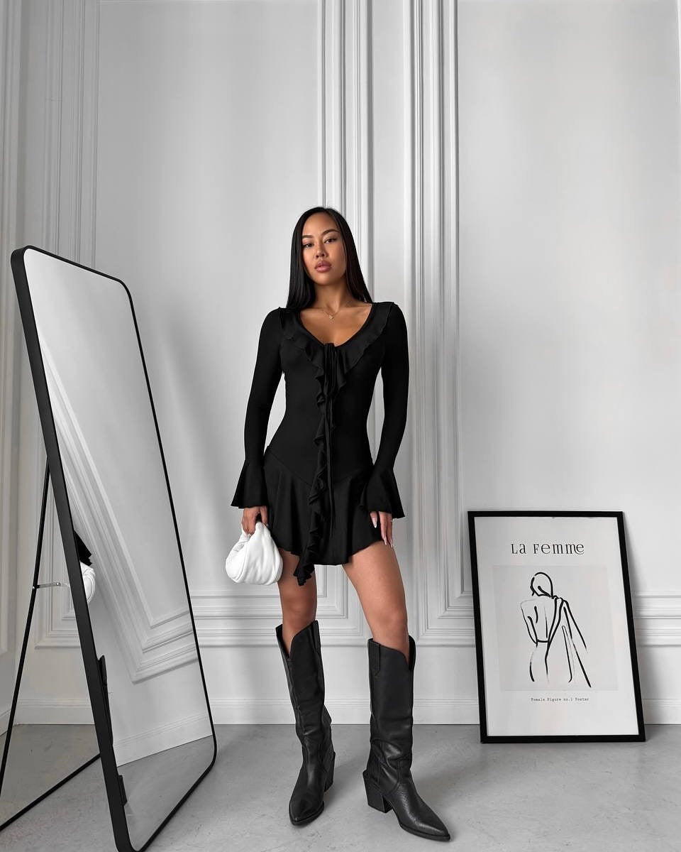 Damen Figurbetontes Rüschen‑Minikleid mit V‑Ausschnitt, Bindeband und Glockenärmeln Echoarchiv