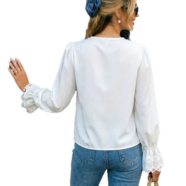 Damen Spitzenbluse mit V-Ausschnitt, Häkelbesatz und Knopfleiste Echoarchiv