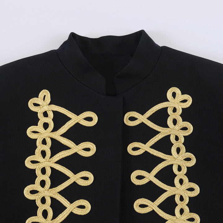 Damen Kurze Paradejacke im Military‑Look mit goldverzierter Kordelapplikation Echo Archiv