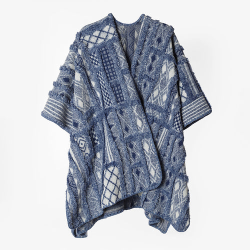 Damen Strukturierter Jacquard Ruana‑Poncho mit Fransenoptik und offener Oversize‑Silhouette – Avérine